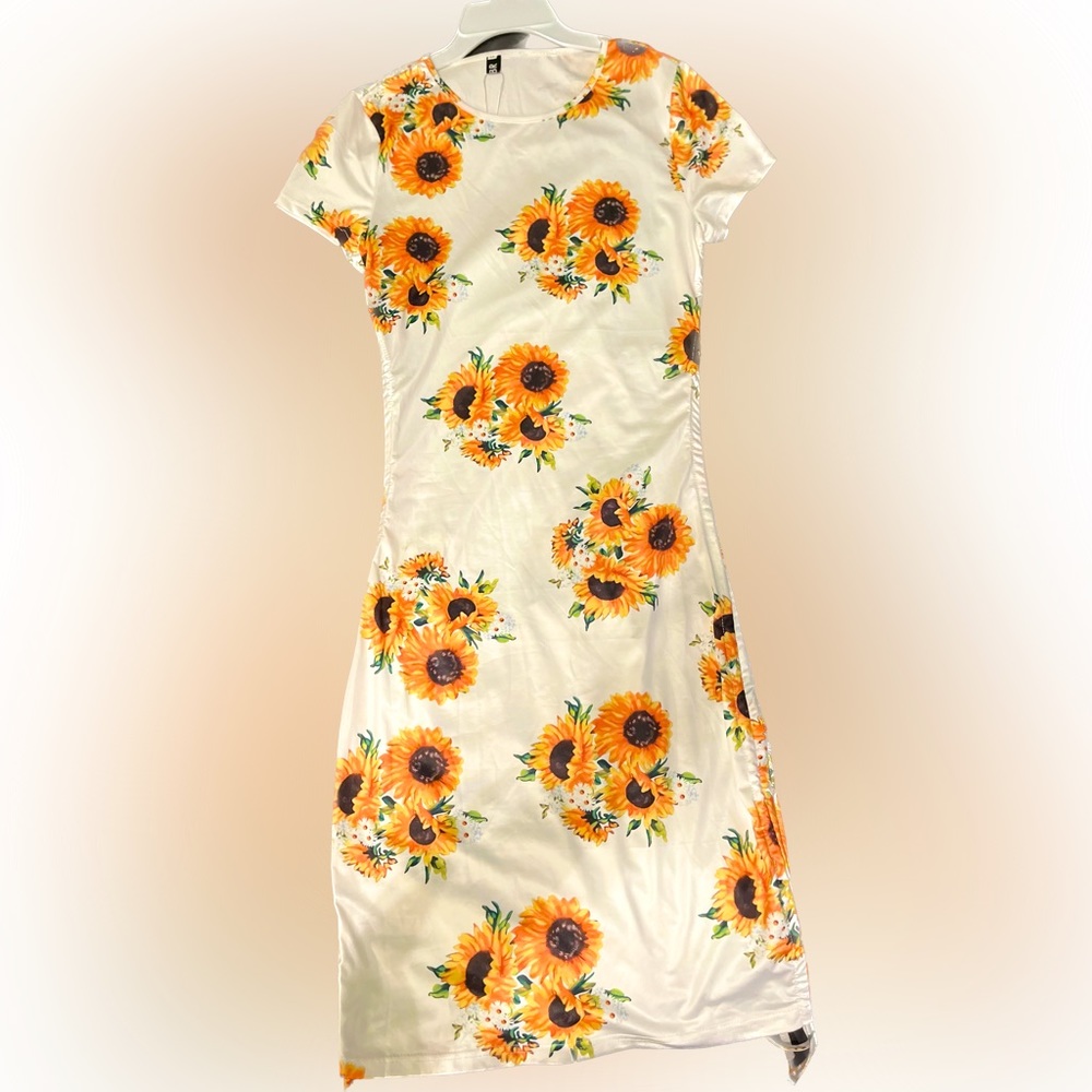 White sunflower, midi length body con dress. Size medium